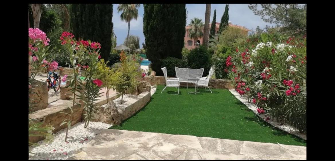 Grosses Apartment In Idyllischer Anlage, Strandnah ماندريا المظهر الخارجي الصورة