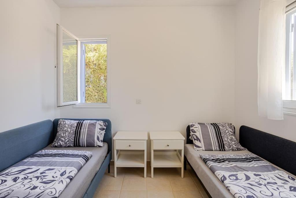 Grosses Apartment In Idyllischer Anlage, Strandnah ماندريا المظهر الخارجي الصورة
