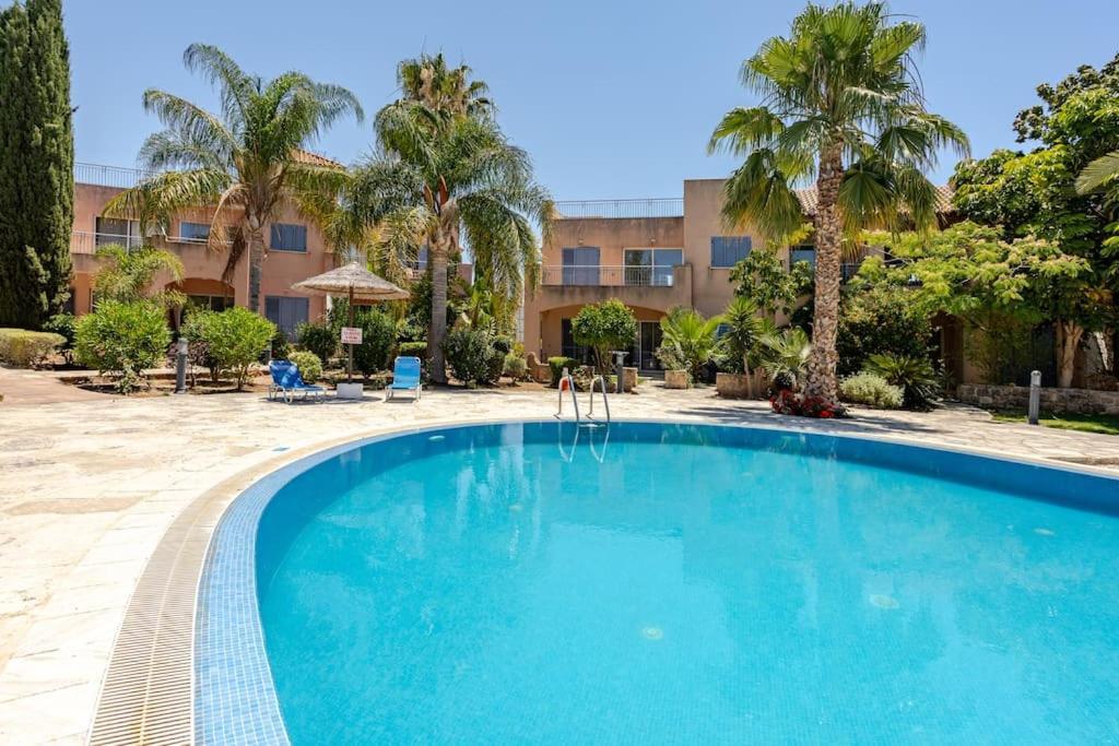 Grosses Apartment In Idyllischer Anlage, Strandnah ماندريا المظهر الخارجي الصورة